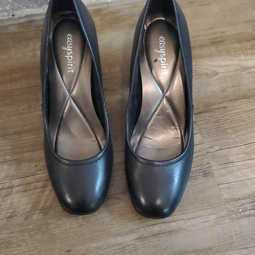 Easy Spirit Women's Classic Black Heels